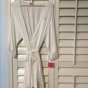 NWT Kate spade white “MRS.” Robe with lace trim
